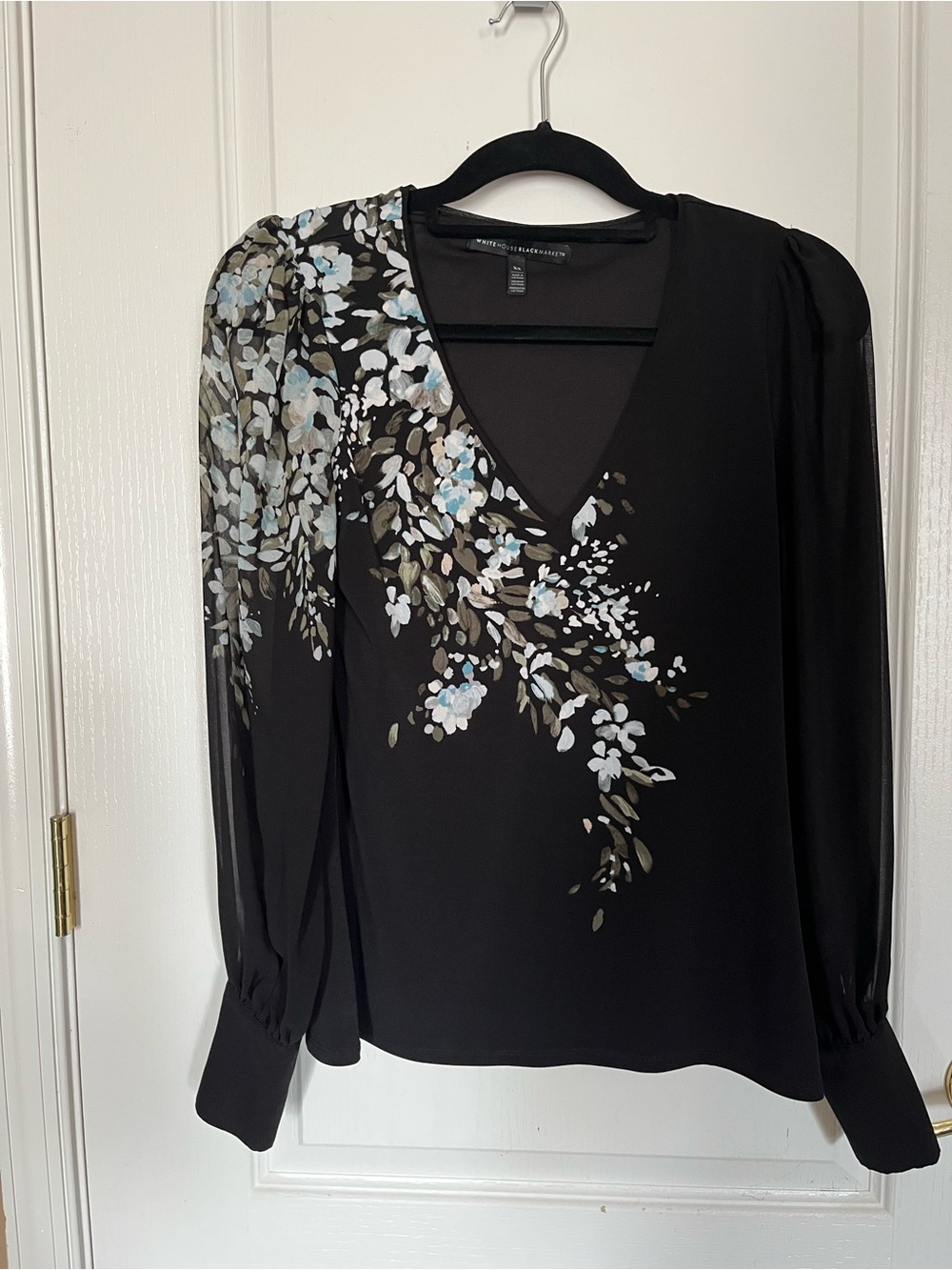 White House Black Market Black Floral V-Neck Long-Sleeve Blouse
